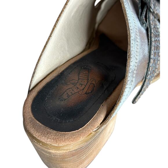 NWOB Freebird Steven Caprice Slip On Heeled Sandals Leather Big Buckle Size 11 - Picture 6 of 10